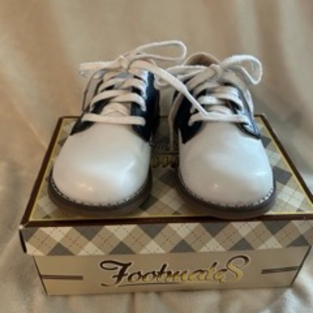 Footmates, toddler, size 6.5, navy and white shoes